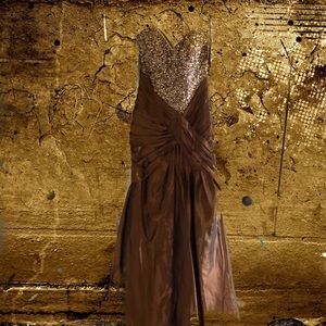 A beautiful strapless gown I show out!!!